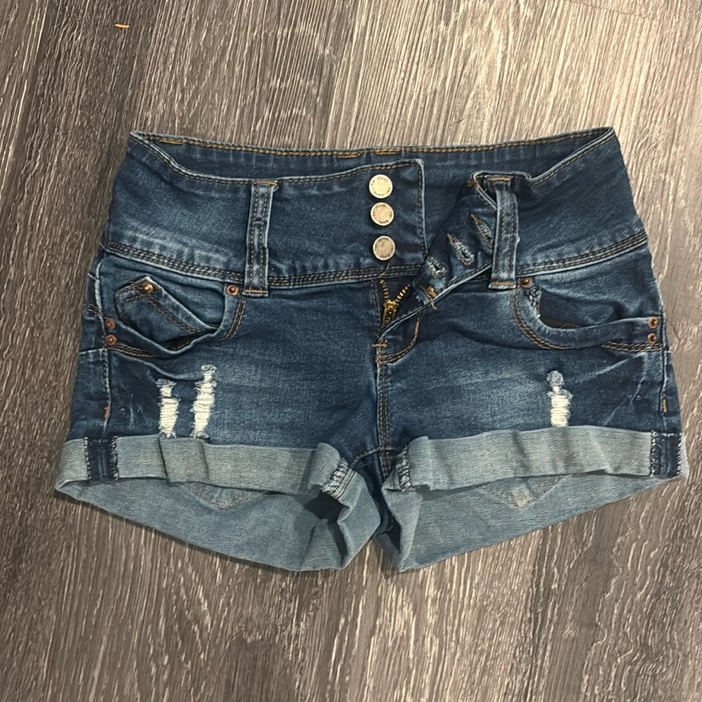 YMI Booty jean shorts. No real holes and pockets front and back. 3 buttons.
